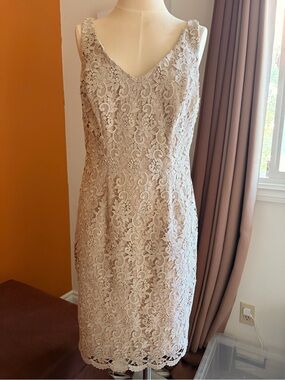Sleeveless Lace V-Neck Sheath Dress in Light Beige, Size 8, Ralph Lauren